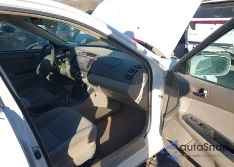 2005 Toyota Camry Le z USA, uszkodzony, nr VIN 4T1BE32K15U639316